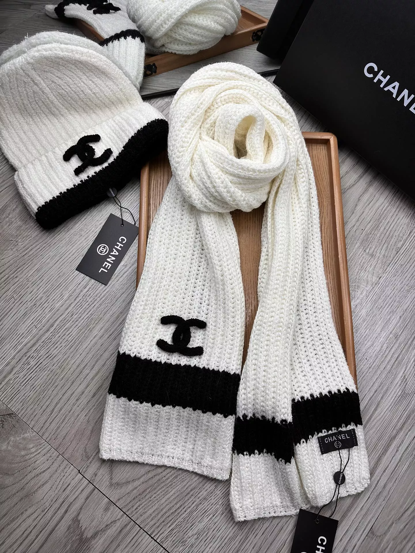 chanel hat and echapres set s_127a6053